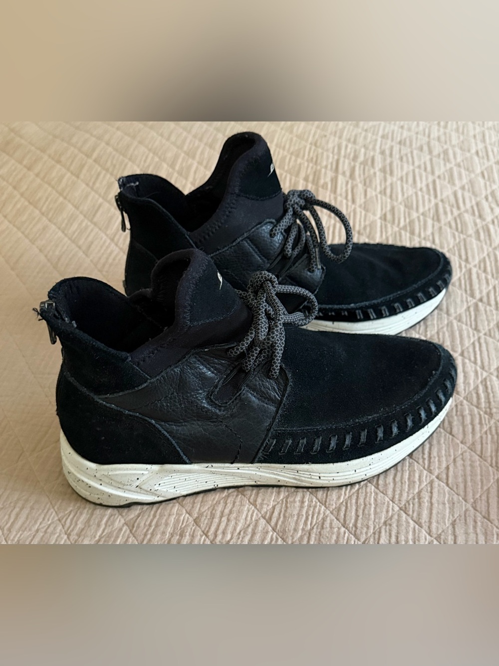 Earth shoes Women’s Black Casual Lace-Up Sneakers 8.5